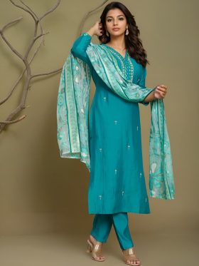 Ethnic Motifs Embroidered V-Neck Beads and Stones Kurta With Trousers & Dupatta