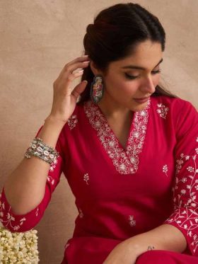 Women Ethnic Motifs Embroidered Cotton Kurta with Trousers